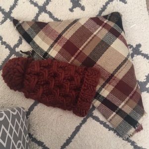 Large knitted hat & scarf combo